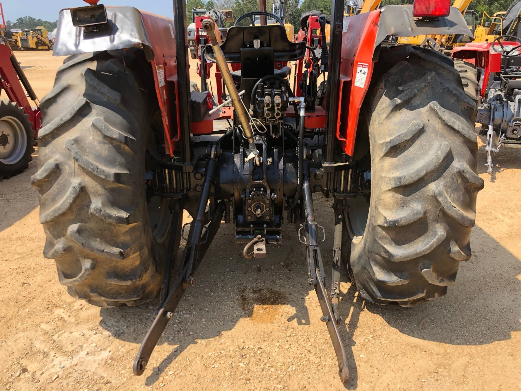MASSEY FERGUSON 492 FARM TRACTOR, VIN/SN8029BM32082 MFWD, 2 REMOTES