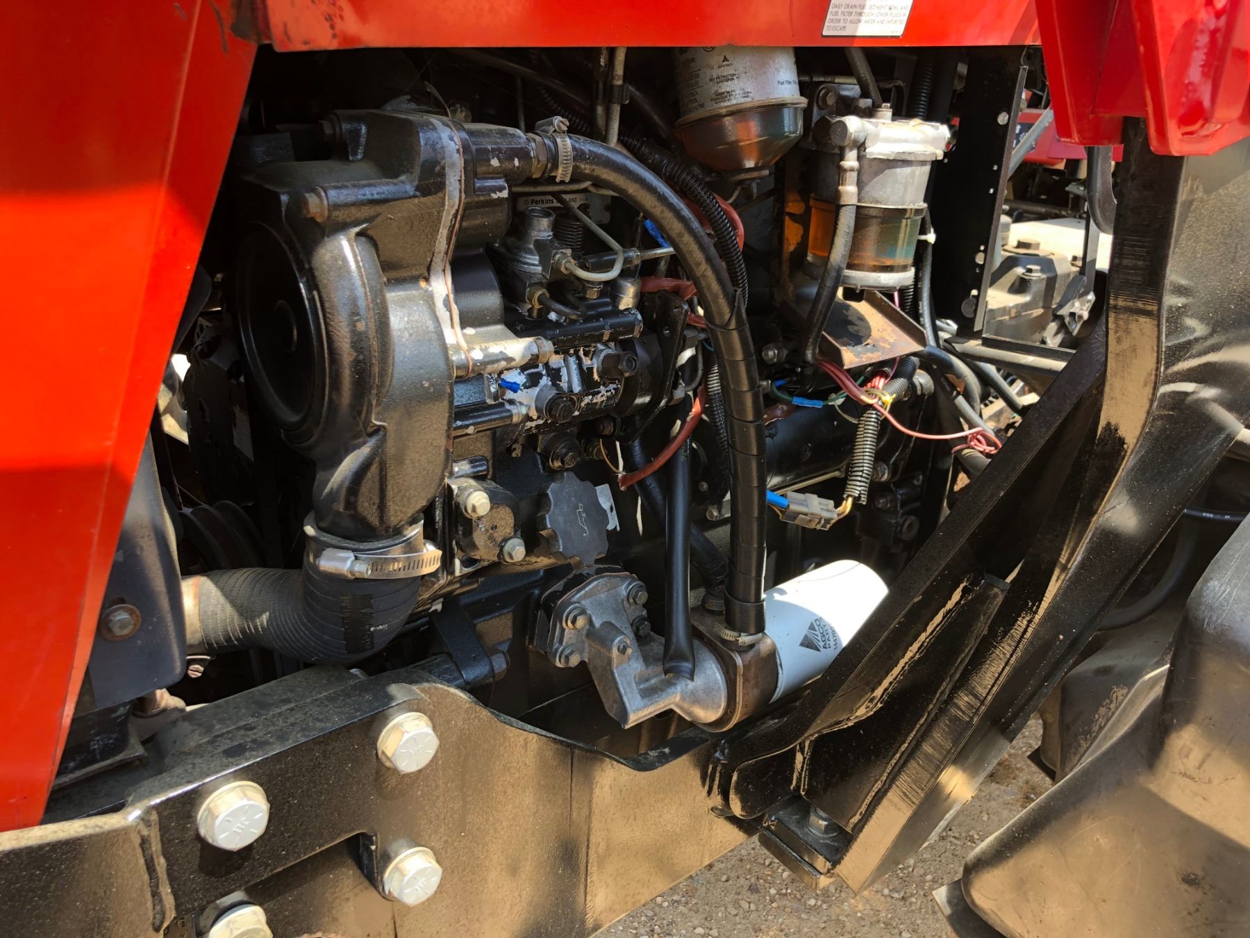 MASSEY FERGUSON 492 FARM TRACTOR, VIN/SN8029BM32082 MFWD, 2 REMOTES