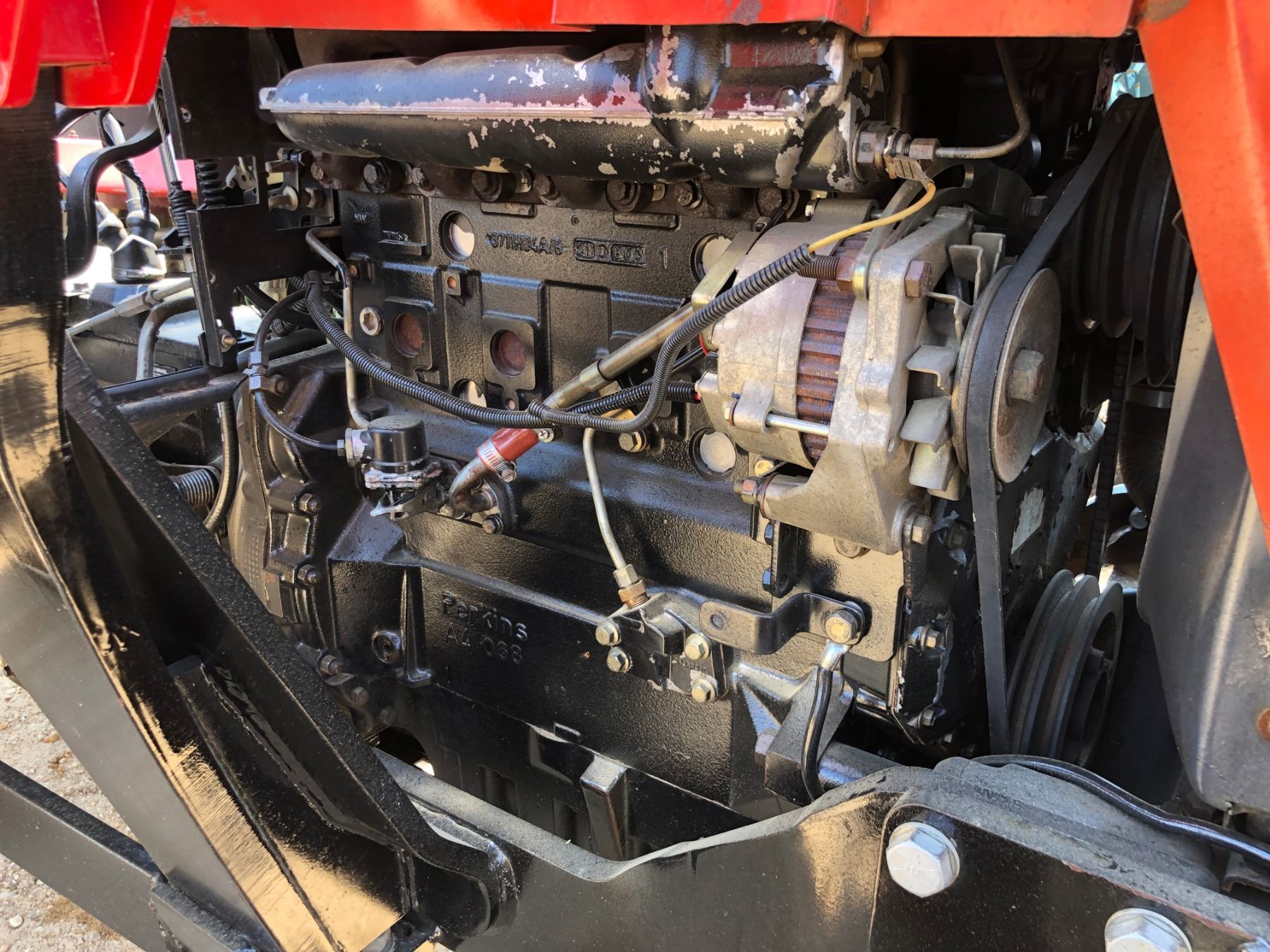 MASSEY FERGUSON 492 FARM TRACTOR, VIN/SN8029BM32082 MFWD, 2 REMOTES