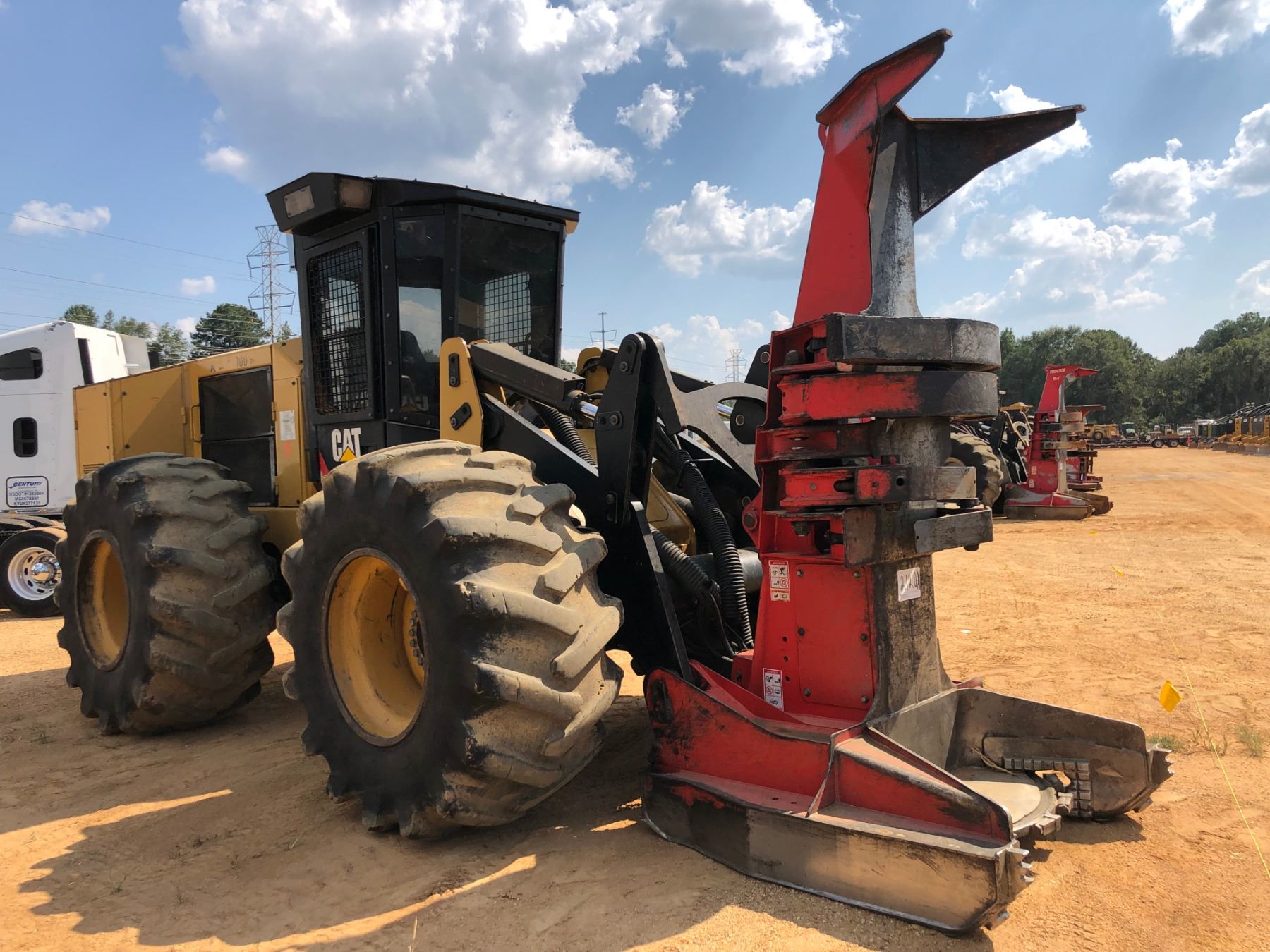 2015 CAT 573C FELLER BUNCHER, VIN/SN:W7300142 - CAT SC-57 SAW HEAD, CAB ...