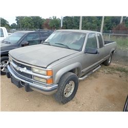 1999 CHEVROLET 2500 PICKUP TRUCK, VIN/SN:1GCGK29F6XF050081 - 4X4, EXT CAB, DIESEL ENGINE, A/T, ODOME