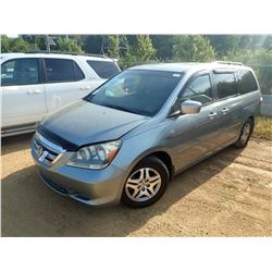 2005 HONDA ODYSSEY VIN/SN:5FNRL38425B024915 - GAS ENGINE, A/T, ODOMETER READING 216,050 MILES