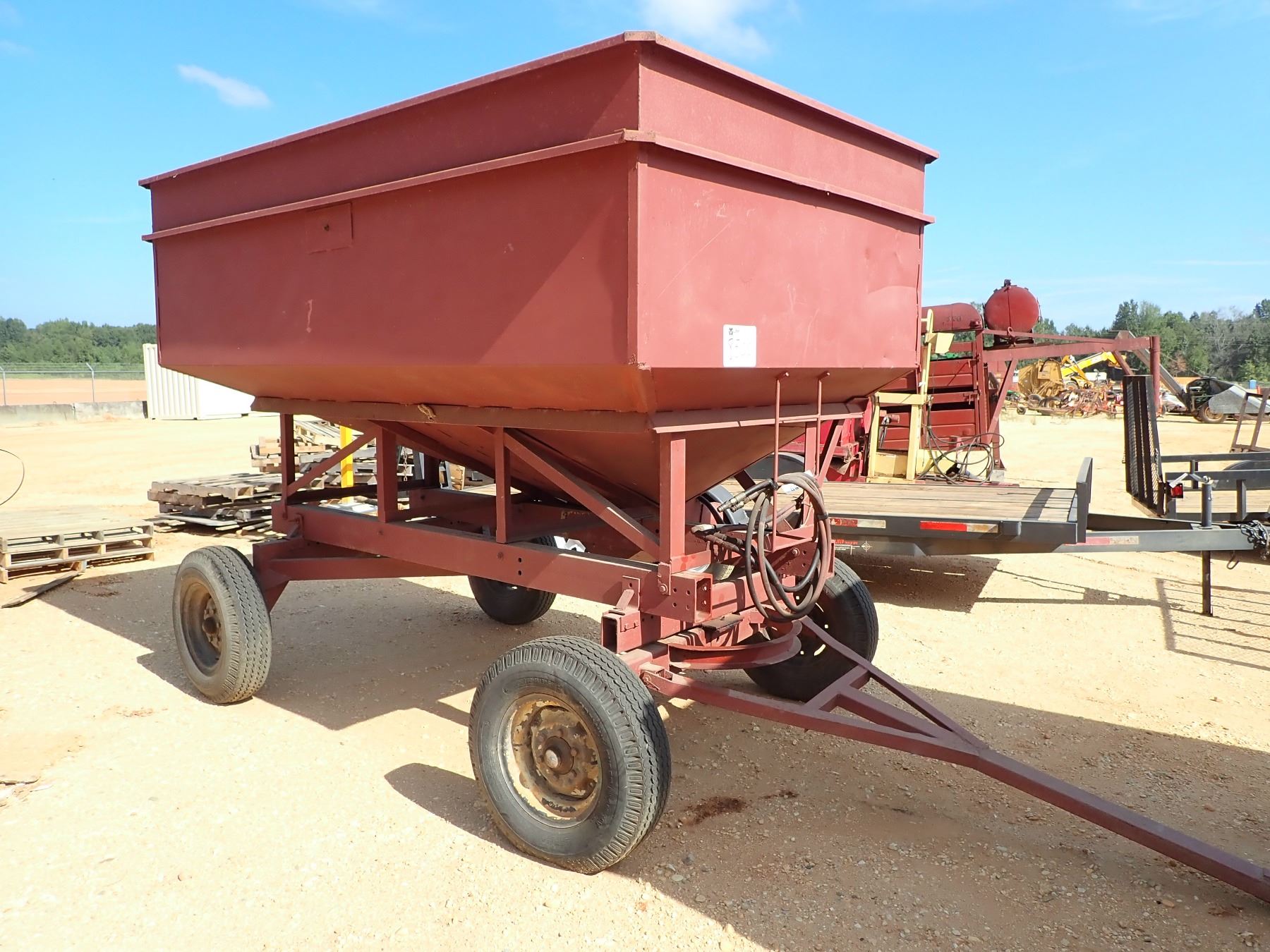 GRAIN HOPPER W/HYD AUGER (C1)