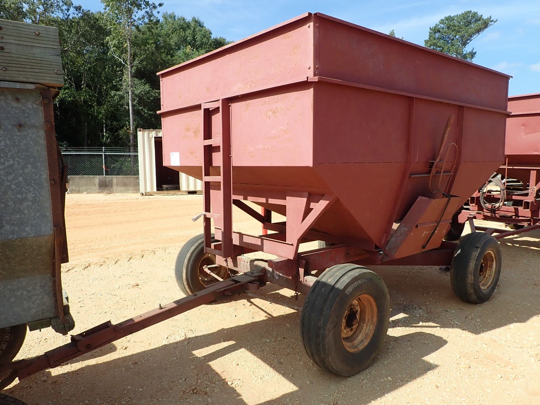 GRAIN HOPPER W/SIDE DISCHARGE (C1) J.M. Wood Auction Company, Inc.