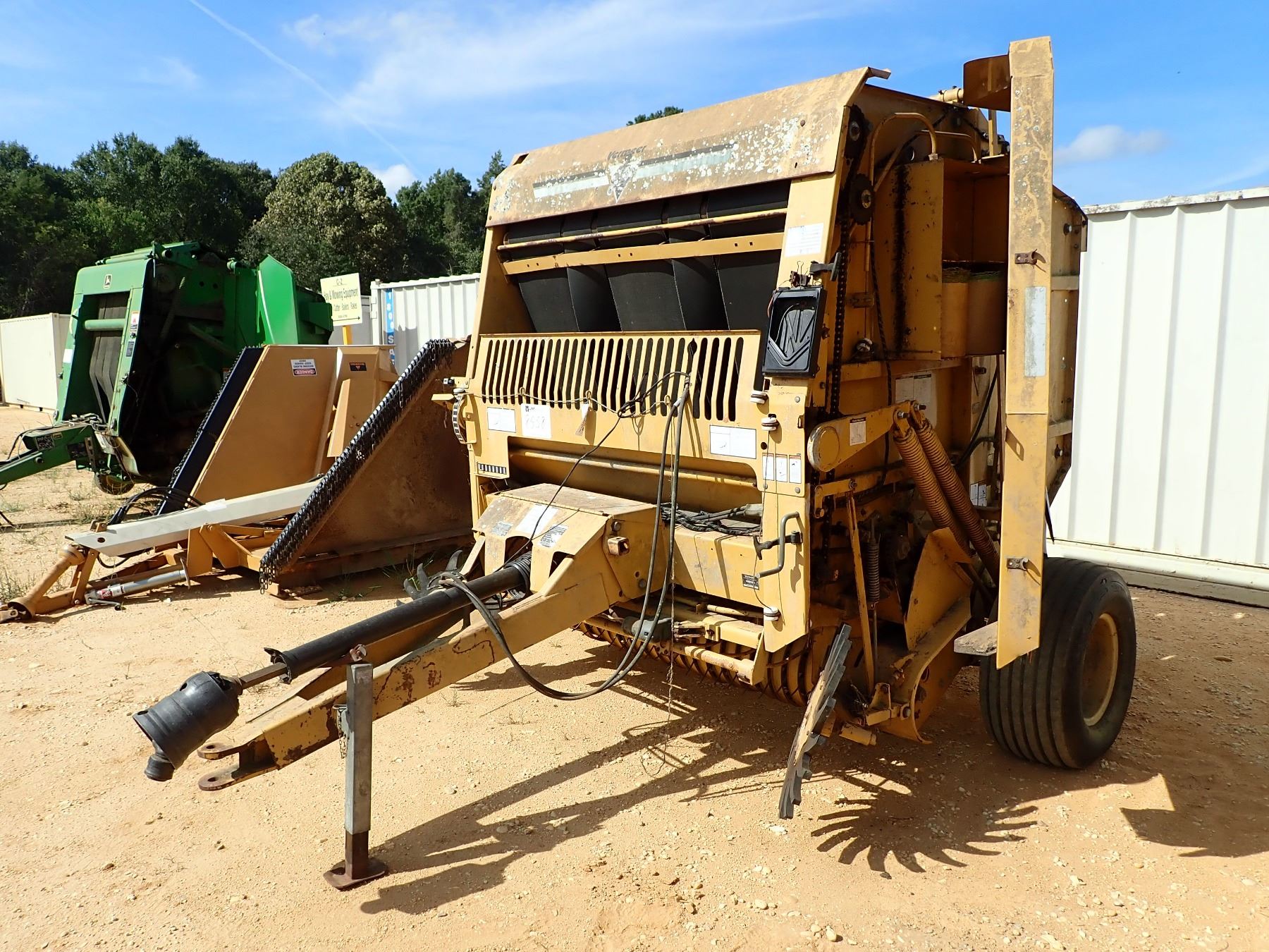 VERMEER 5500 ROUND HAY BALER - (OPERATOR'S MANUAL IN OFFICE) - J.M