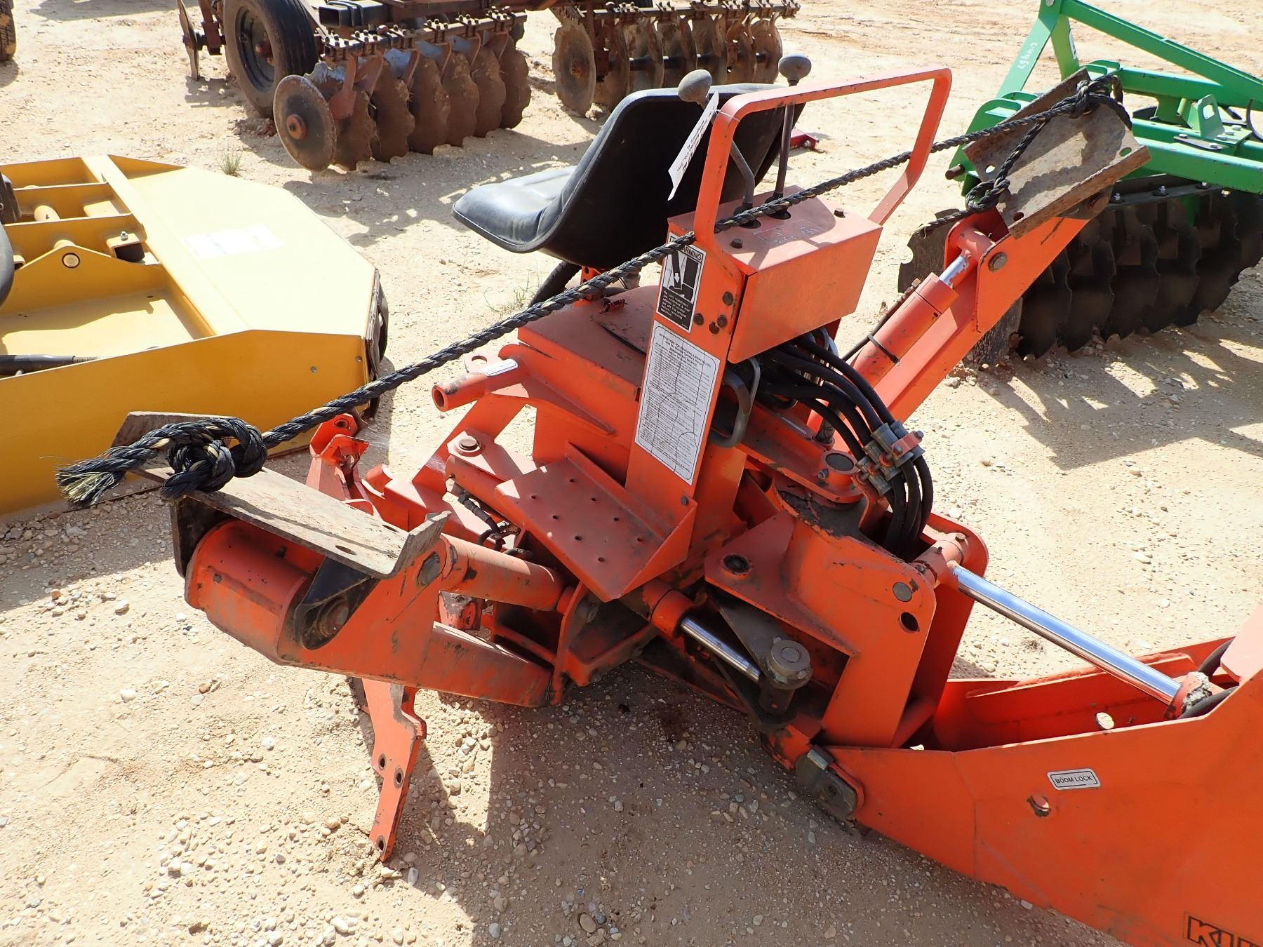 KUBOTA 4560 BACKHOE ATTACH W/24" BUCKET (C3)