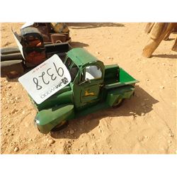 JOHN DEERE PICK UP TRUCK (C6)