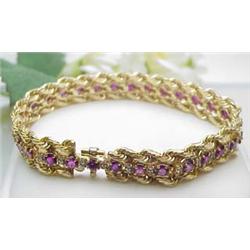 Ladys 14kt yellow gold bracelet with approx 4.50C
