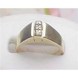 Ladys 14kt yellow gold ring with three small diam
