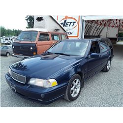 M6 --  1998 VOLVO V70, WAGON , Blue , 263383  KM's