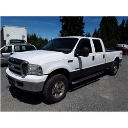 K6 --  2005 FORD F350 SRW , White , 236696  KM's