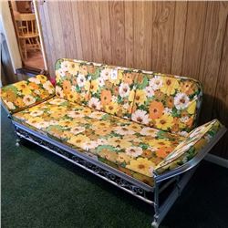 LIKE NEW VINTAGE ALUMINIUM PATIO GLIDER