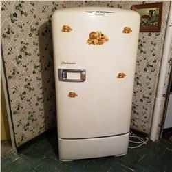 VINTAGE LIKE NEW SHELVADOR REFRIGERATOR
