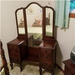 ANTIQUE VANITY WITH TRI FOLD MIRROR IN MAHOGANY TONE
