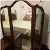 Image 3 : ANTIQUE VANITY WITH TRI FOLD MIRROR IN MAHOGANY TONE