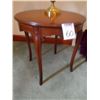 Image 1 : VINTAGE ROUND TAPERED LEG LAMP TABLE