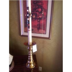 BUNDLE LOT: BRASS CANDLE HOLDER / VINTAGE HALL MIRROR WITH SHELF