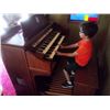 Image 2 : ELECTRIC CHURCH TYPE ORGAN