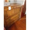 Image 2 : 4 THOMASVILLE  PIECE BEDROOM SUITE