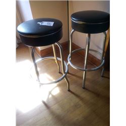 2 BAR STOOLS