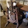 Image 1 : VINTAGE WINE PRESS