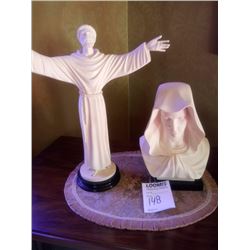 BUNDLE LOT: ALABASTER ON MARBLE FIGURES / COLLECTION OF CATHOLIC ITEMS