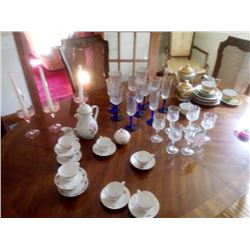 LOT OF GLASSWARE / CHINA