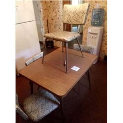 BUNDLE LOT: RETRO KITCHEN DINETTE TABLE & 4 CHAIRS /RETRO COUNTER CHAIR W/ STEP STOOL