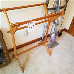 BUNDLE LOT: QUILT RACK, SHARK SWEEPER, WALKER / PERSONAL CARE ITEMS