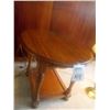 Image 4 : BEAUTIFUL OVAL TOP END TABLE