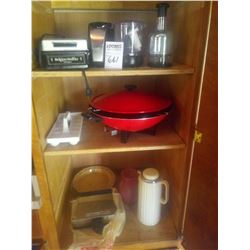 KITCHEN LOT: WOK, WAFFLE IRONS, BLENDER, THERMOS, MORE