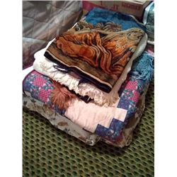 BULK LOT OF BED/BATH/KITCHEN  SOFT GOODS