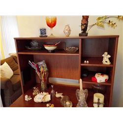 BEAUTIFUL GLASS, PORCELAIN AND RESIN PIECES