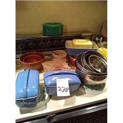 HALL CHINA WESTINGHOUSE LOT, BAKING/REFRIGERATOR DISHES, MIXING BOWLS, MORE
