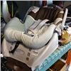 Image 2 : 2 BABY CAR SEAT CARRIERS