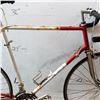 Image 2 : RED AND WHITE ROAD BIKE