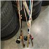 Image 2 : 2 BUNDLES OF FISHING RODS AND GAFF