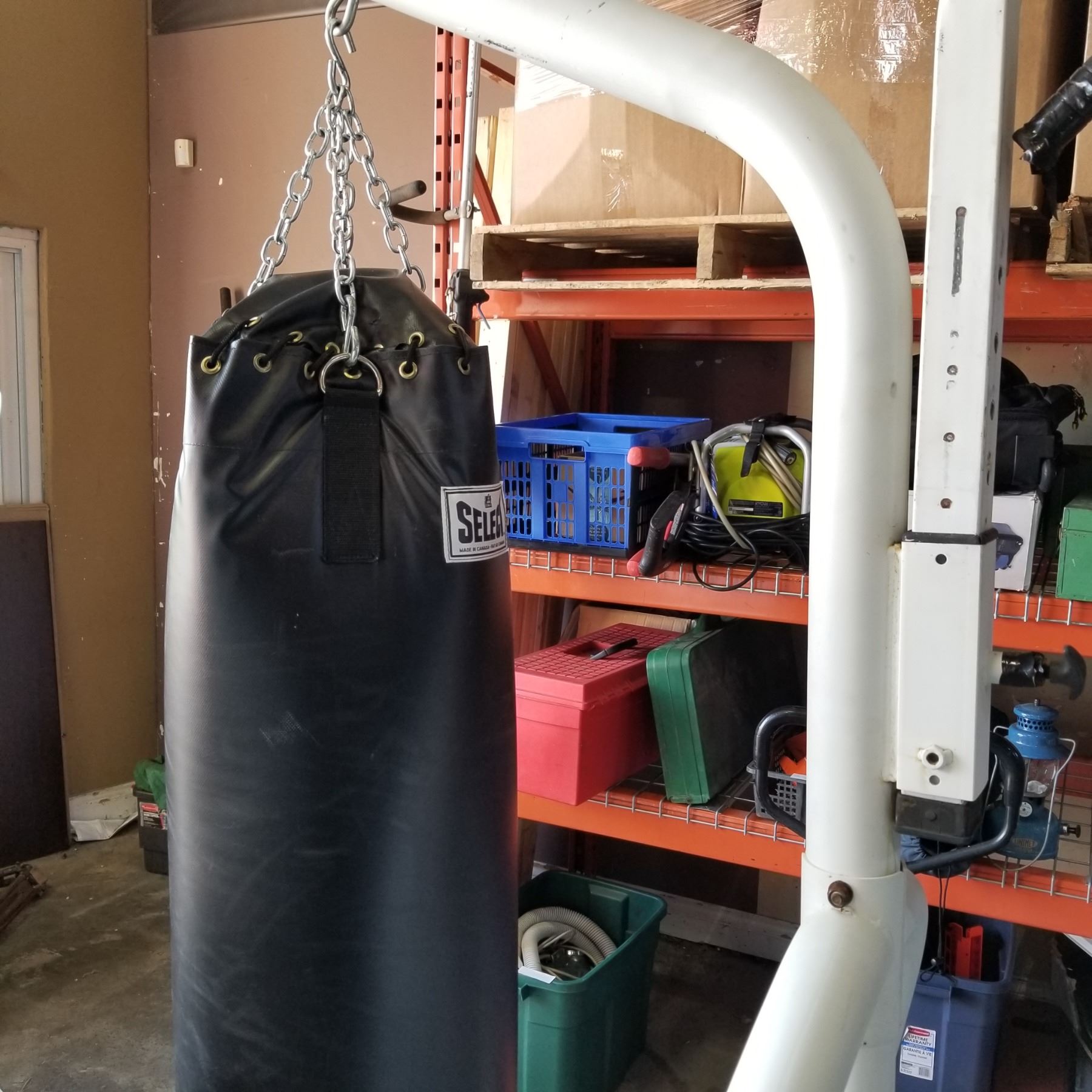 HEAVY BAG STAND W/ HEAVY BAG AND SPEED BAG ATTACHMENT Big Valley Auction HEAVY BAG STAND W/ HEAVY BAG AND SPEED BAG ATTACHMENT Big Valley Auction