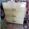 Image 1 : GREEN 3 DRAWER SHOP CABINET