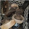 Image 2 : BLACK CRATE OF METAL AND OTHER CASTORS