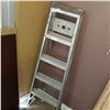 Image 1 : 5FT ALUMINUM A-FRAME LADDER
