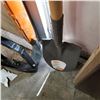 Image 3 : LARGE PRY BAR AND D HANDLE POINT SHOVEL