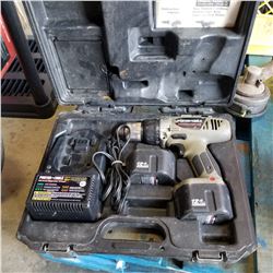 PORTER CABLE 12V CORDLESS DRILL SET IN CASE