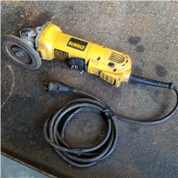 DEWALT ANGLE GRINDER - TESTED AND WORKING