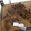 Image 2 : LOT OF VINTAGE ANIMAL TRAPS