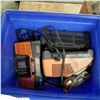 Image 2 : TOTE OF RIDGID 18 VOLT BATTERY AND CHARGERS