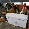 Image 1 : BOX OF GARDEN SPRAYERS, GARDEN HOSE NOZZLES, AND SPRINKLER