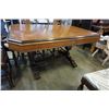 Image 2 : ANTIQUE TABLE W/ 2 LEAFS AND 6 CHAIRS