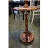 Image 2 : MAPLE END TABLE FLOOR LAMP