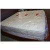Image 1 : KINGSIZE DOUBLE PILLOWTOP SEALY POSTUREPEDIC CROWN JEWEL MATTRESS